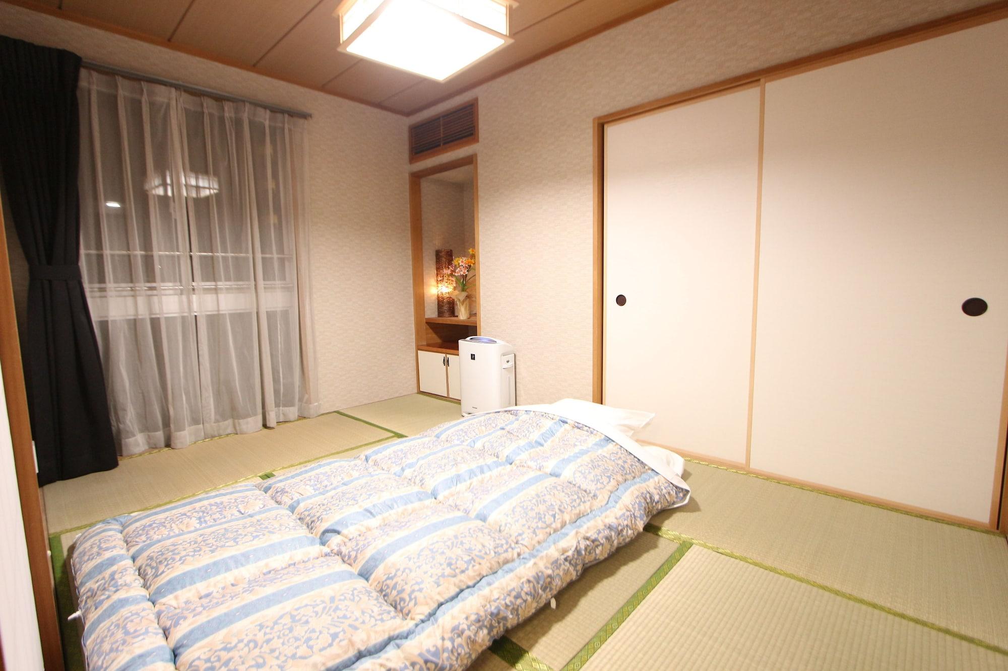 Livemax Budget Korakuen Tokio