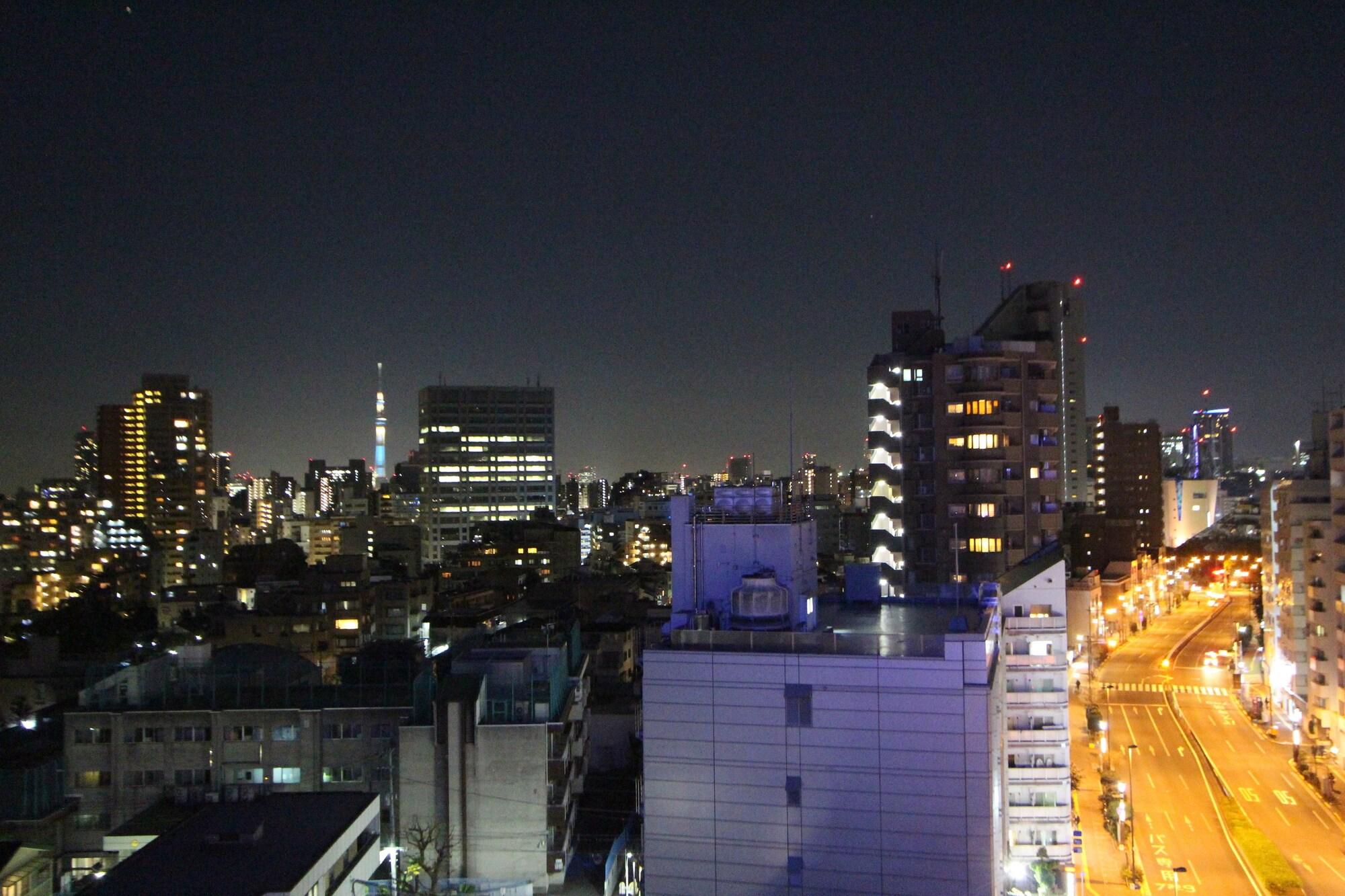 Livemax Budget Korakuen Tóquio